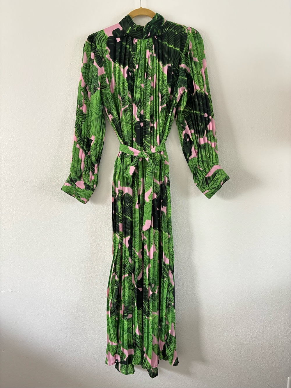 Beulah Tropical Green & Pink Leaf Print Pleated Maxi Dress - Picture 3 of 11